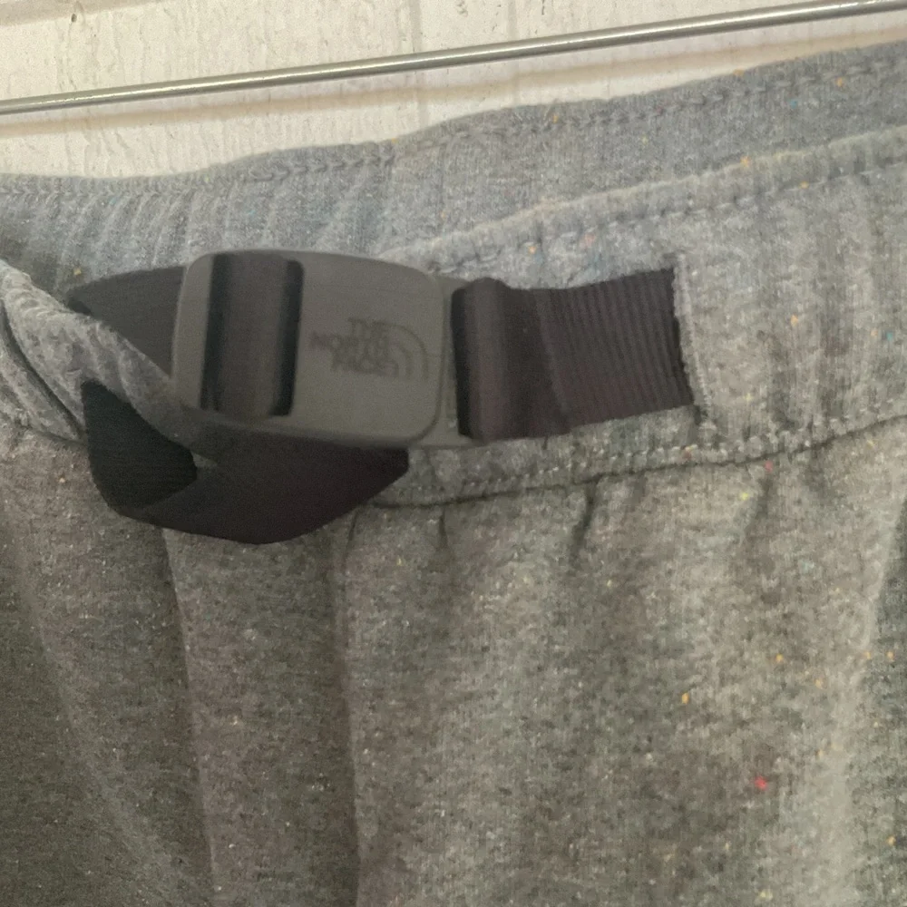 NWT The North Face men’s Athletic Gray ReGrind Shorts size medium